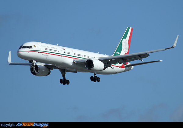 Boeing 757-225 Boeing 757-225