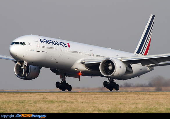 Boeing 777-328/ER Boeing 777-328/ER