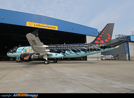 Brussels, 16 March 2015 - Today Brussels Airlines & Moulinsart unveiled someting never seen before: An Airbus A320 with a livery inspired by the Belgian cartoon character Tintin. Both Belgian companies have worked several months on this unique project, based on the original drawings by the hand of Herg.
The result is a 37m long black shark, based on Professor Calculu's shark submarine from the Tintin adventure, Red Rackham's treasure. The aircraft was baptized "Rackham". On the fuselage we read:"We fly you to the home of Tintin"
For the painting of the aircraft, Brussels Airlines worked with aircraft paint artist Andre Eisele. The entire paint job took 1500 man hours in total, 360 liters of paint, 10 days, 22 painters per day and 5 km of tape. Airbus A320-214