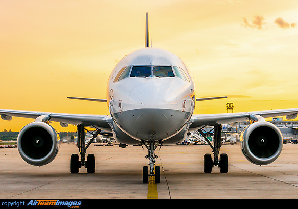 Airbus A320-211 Airbus A320-211