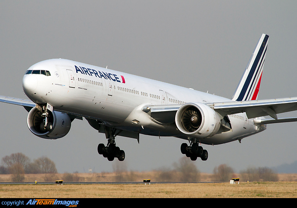 Boeing 777-328/ER Boeing 777-328/ER