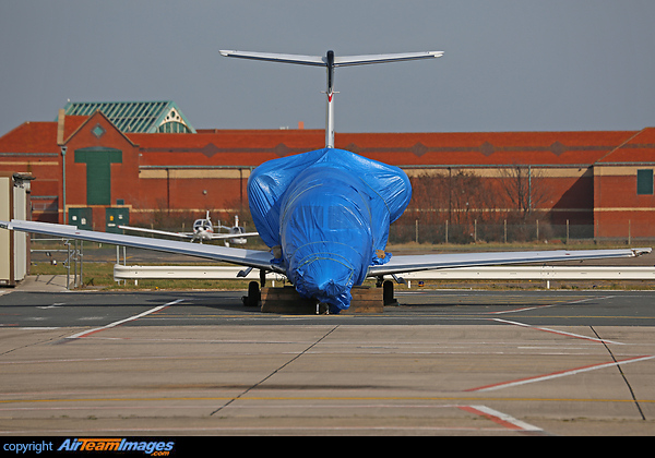 This Raytheon 390 Premier IA suffered a collapsed nosegear after a runway excursion at Blackpool on 12 March 2015. Raytheon 390 Premier IA