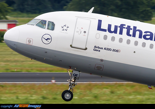 Airbus A320-211 Airbus A320-211