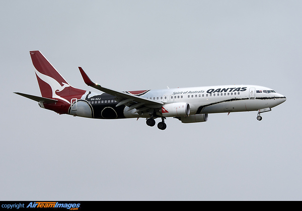 "Mendoowoorrji" featuring Aboriginal art on final for 23L. Boeing 737-838