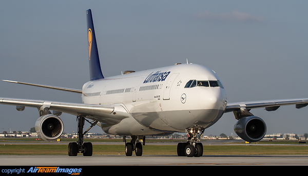 Airbus A340-313 Airbus A340-313