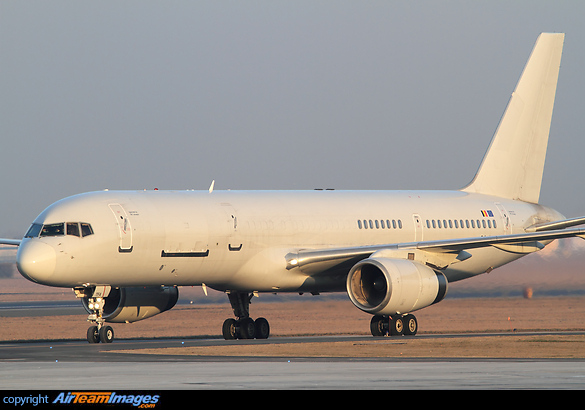 Boeing 757-28A(SF) Boeing 757-28A(SF)