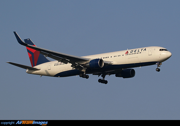 Boeing 767-332/ER Boeing 767-332/ER