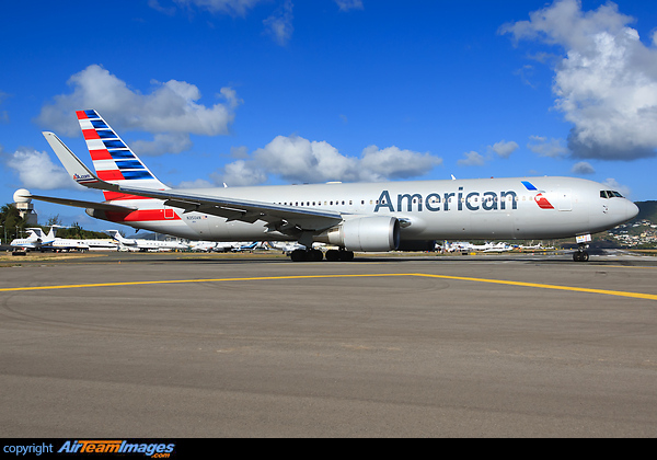 Boeing 767-323/ER Boeing 767-323/ER