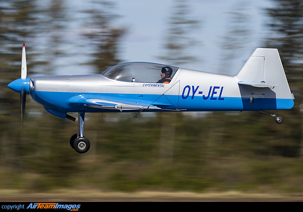 Giles G-202 Giles G-202