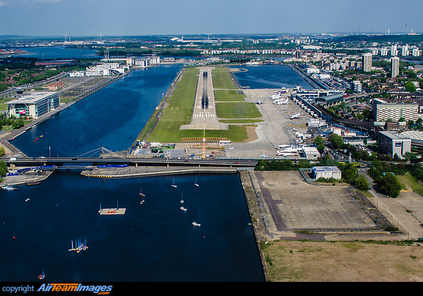 Final approach into London City's Runway 09 London City Airport