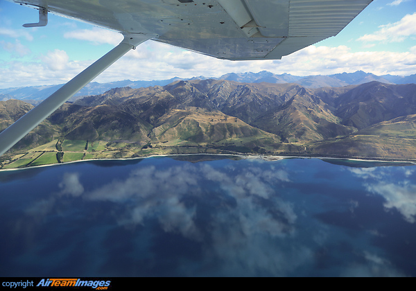 In flight over Lake Wanaka Cessna 172N Skyhawk