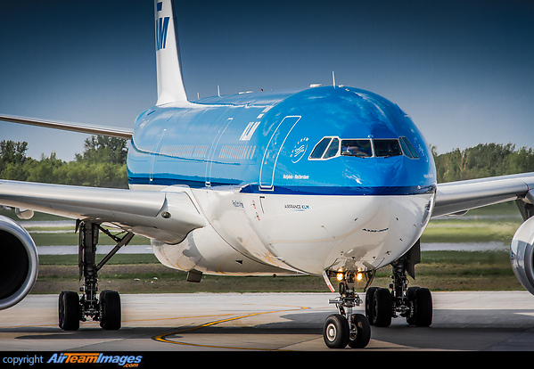 Airbus A330-303 Airbus A330-303