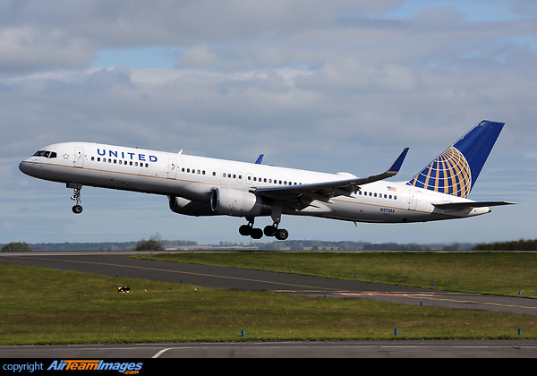 'United 159' lifts off at the start of its journey on the Newcastle - Newark service. Boeing 757-224