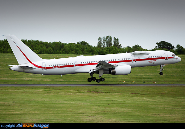 Honeywell's engine testbed Boeing 757 N757HW arrives at Birmingham for attention by Monarch Engineering. Boeing 757-225