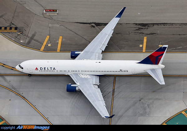 Boeing 767-332/ER Boeing 767-332/ER