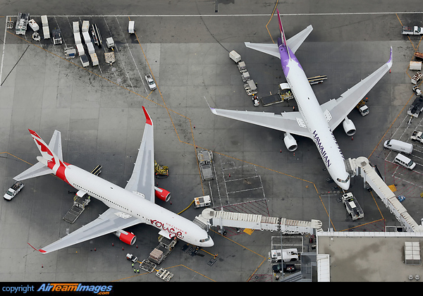 Boeing 767-33A/ER Boeing 767-33A/ER