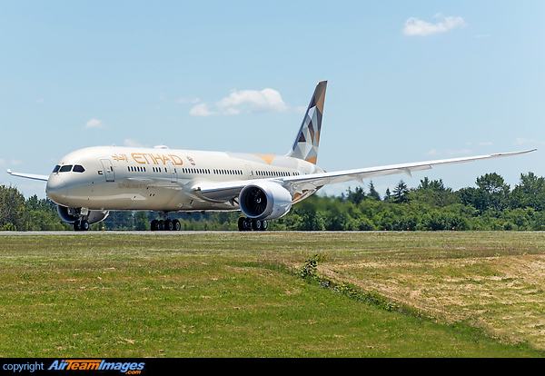 Etihad's latest Boeing 787-9 Dreamliner A6-BLE departing on its first flight Boeing 787-9 Dreamliner