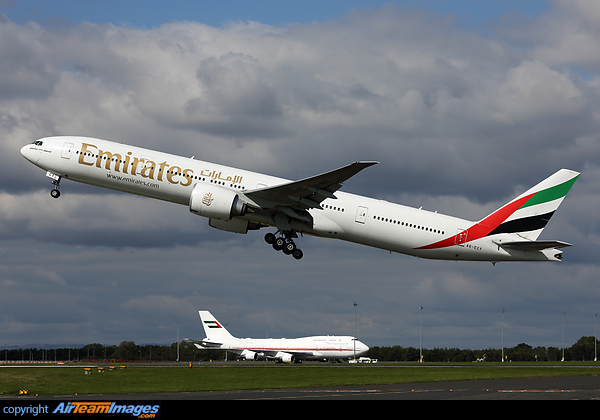 Boeing 777-31H/ER Boeing 777-31H/ER