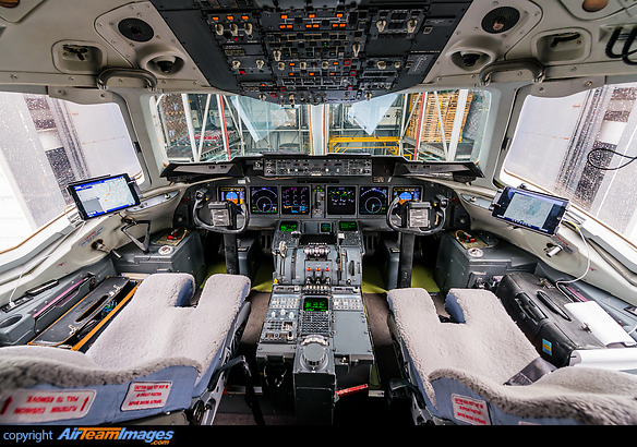 Lufthansa Cargo recently introduced iPads as an Electronic Flight Bag EFB solution. McDonnell Douglas MD-11F