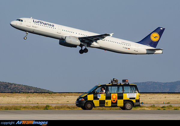 with AirTeamImages Photographer Alex Filippopoulus waiting for the next Aircraft to guide in Airbus A321-131