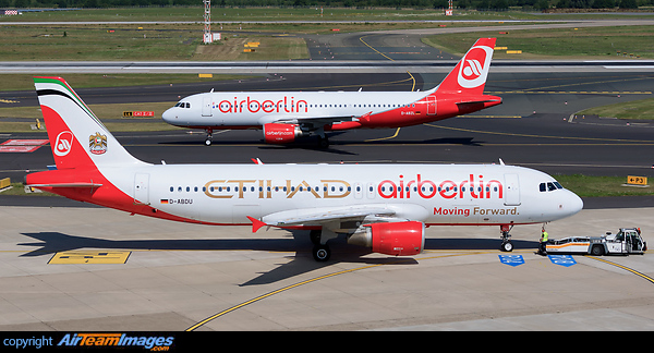 Companyship D-ABZL in the background Airbus A320-214