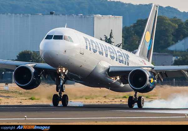 Airbus A320-214 Airbus A320-214