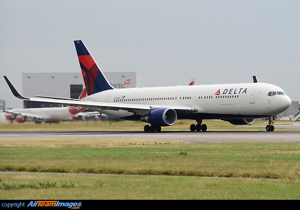 Boeing 767-332/ER Boeing 767-332/ER