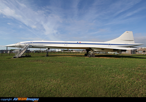 Concorde 02 still resides on the site of the former Muse Delta which has made space for tramline 7. She now wears the unfinished AF livery on starboard side like she did in 1974. Aerospatiale-BAC Concorde