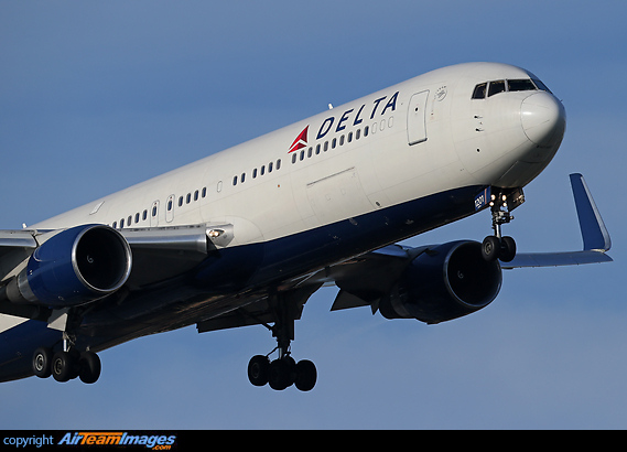 Boeing 767-332/ER Boeing 767-332/ER