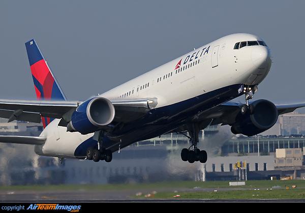 Boeing 767-332/ER Boeing 767-332/ER