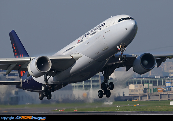 Airbus A330-223 Airbus A330-223