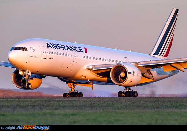 Boeing 777-228/ER Boeing 777-228/ER