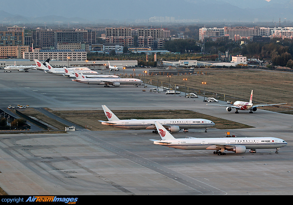 Boeing 777-39L/ER Boeing 777-39L/ER