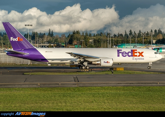 Boeing 767-32SF/ER Boeing 767-32SF/ER