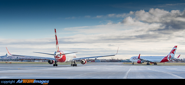 Boeing 767-333/ER Boeing 767-333/ER