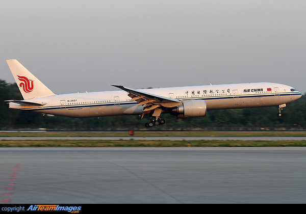 Boeing 777-39L/ER Boeing 777-39L/ER