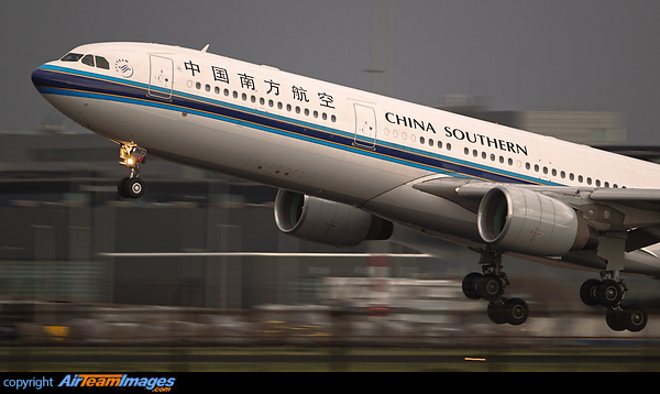 Airbus A330-323 Airbus A330-323
