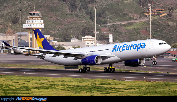 New "full bussiness" A333 for Air Europa, keeping Skymark tail logo, but adding new scheme titles. The other ex-Skymark is sporting old Air Europa titles. Airbus A330-343