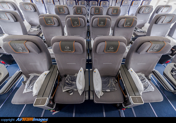 Premium Economy Class Boeing 747-830
