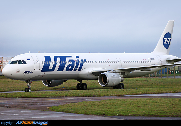 Ex VP-BPS Airbus 321 of UTair arrived at East Midlands to be painted into the livery of Air Blue, to whom it has recently been registered. Airbus A321-211