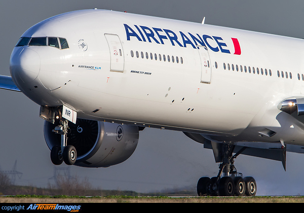 Boeing 777-328/ER Boeing 777-328/ER