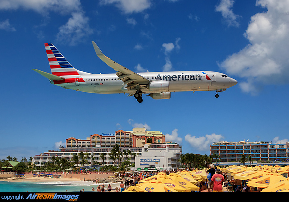 Boeing 737-823 Boeing 737-823