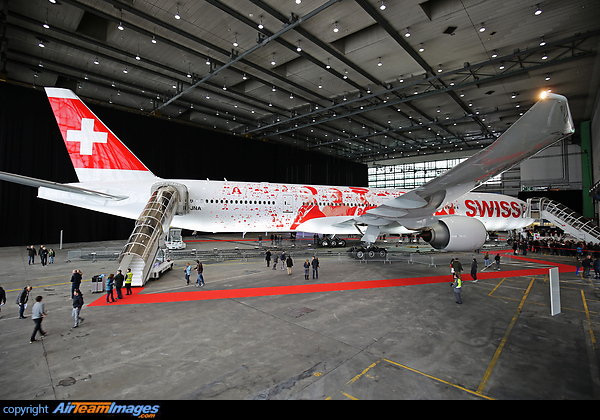 The new 777 is being presented to the Swiss staff before its first revenue flight. Boeing 777-3DE/ER
