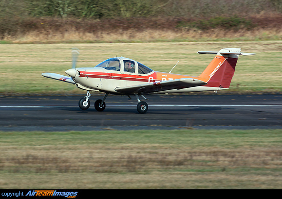 Piper PA-38 Tomahawk Piper PA-38 Tomahawk