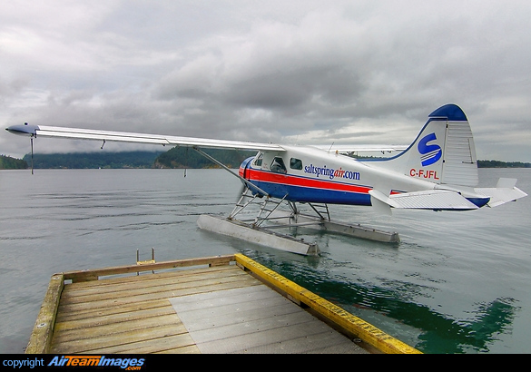 Docked at Mayne Island having just dropped us off on a flight over from Vancouver. de Havilland Canada Beaver Mk1