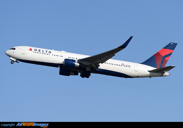 Boeing 767-332/ER Boeing 767-332/ER