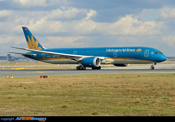Boeing 787-9 Dreamliner Boeing 787-9 Dreamliner