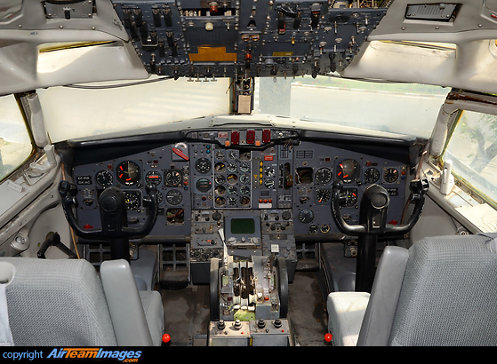 Cockpit Cutted Off From Fuselage To use for Maintenance Training Boeing 727-086