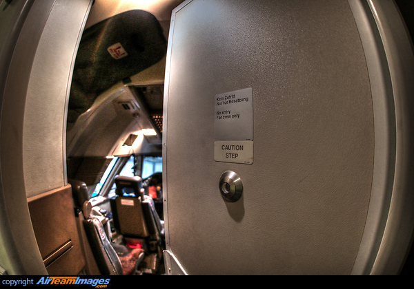Boeing 747-400 Cockpit Door Boeing 747-400 Cockpit Door