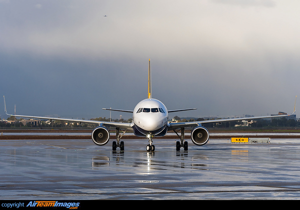 Airbus A320-214 Airbus A320-214